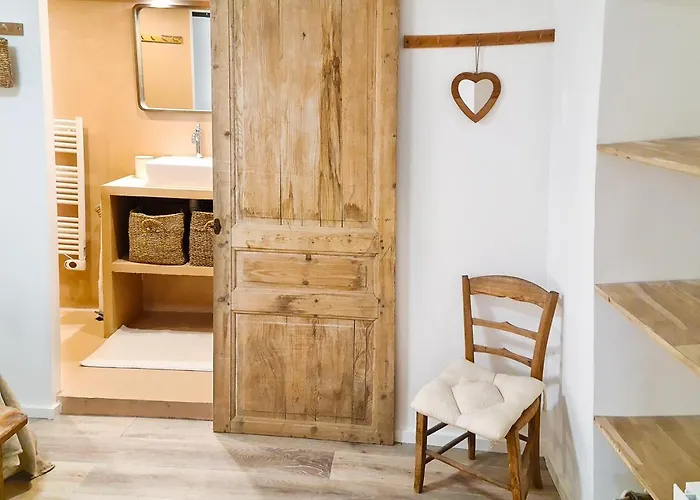 Le Petit Cocon De Chateau Chalon
